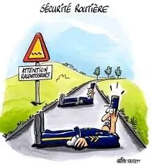 Il fonce à moto sur un gendarme...