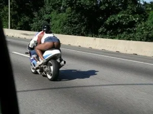 "Mets ton casque dans ta tête..."