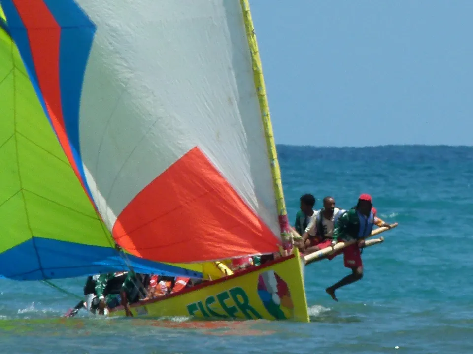 Yole-Ronde : Victoire de Fiser à deux voiles et Forever/Julians à la misaine
