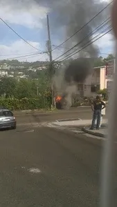 Véhicule en flammes à Château-Bœuf en Martinique