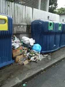 Allons enfants de là pas tri...