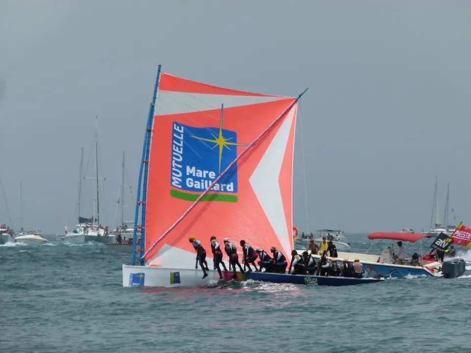 #TDY2013 : Mutuelle Mare Gaillard remporte la sixième étape du tour de la #Martinique des #yoles rondes