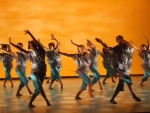 POURQUOI JE FAIS DE LA DANSE AFRICAINE…?