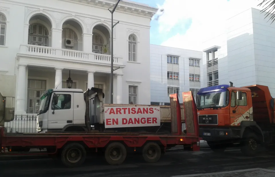 #Martinique = Grève ....Grève = Martinique