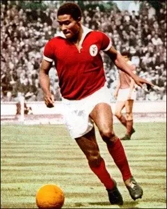 La perle noire s'est éteinte, #Eusebio est mort.