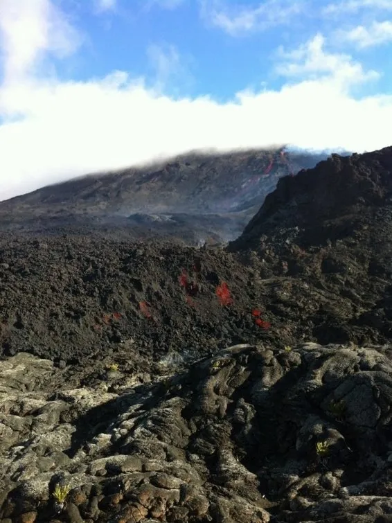 Éruption du Piton de la Fournaise à l'île de la #Réunion : les premières photos