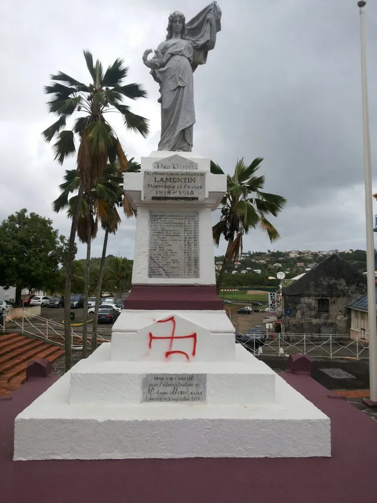 Un monument aux morts vandalisé au #Lamentin en #Martinique
