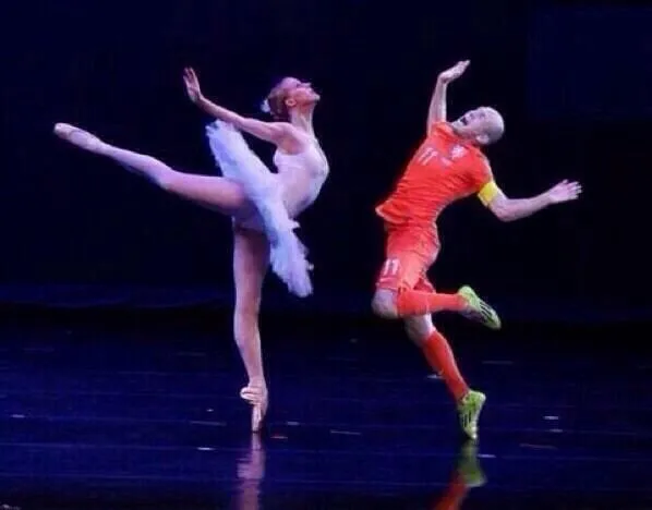 #Sébastiano : " Cette fille mannequin est une danseuse classique"...#Robben aussi