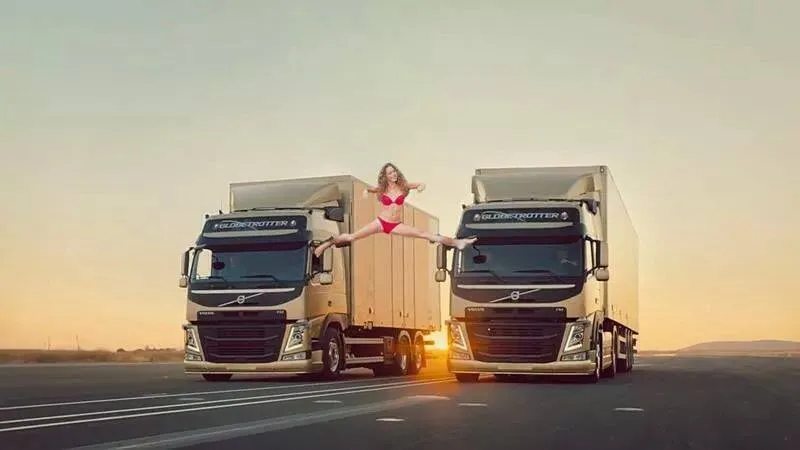 Avantage Jean- Claude Van Damme...