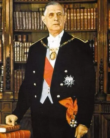 Il y a 50 ans, de Gaulle était déjà plus "décontracté" que Brice Hortefeux