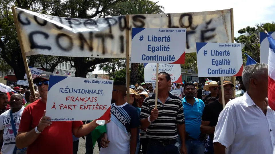La #Réunion...l'île où la droite invente l'obligation de faire grève