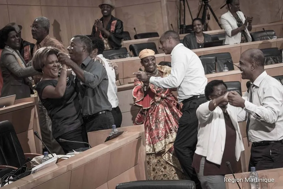 La #Martinique avance ? Non...alors on danse