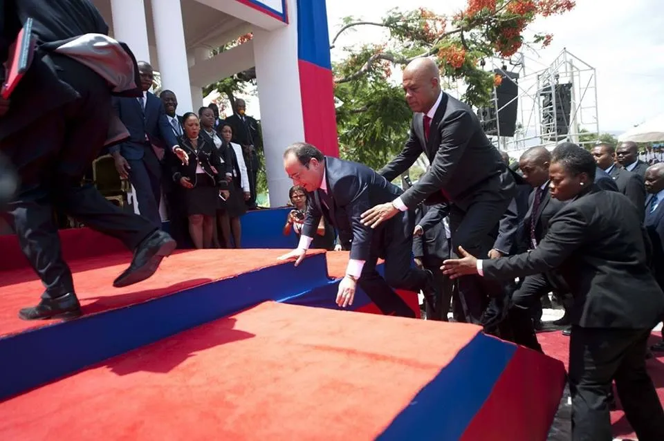 François Hollande entre chute dans les sondages et chute morale