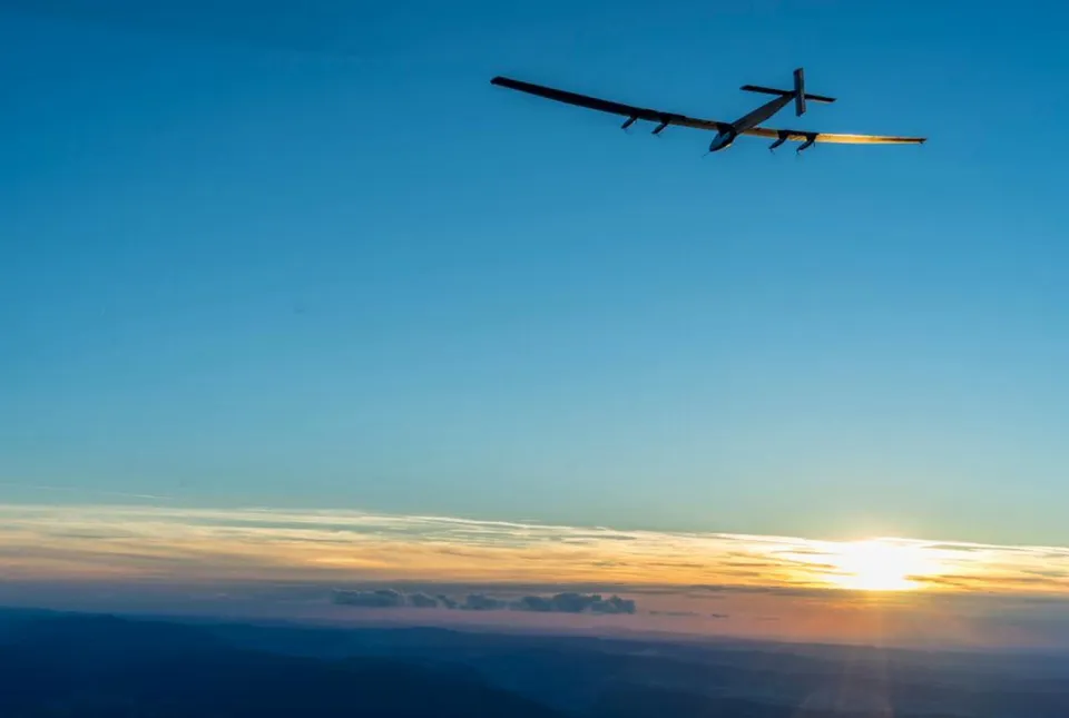 Cette avion va voler 6 jours sans une goutte de carburant...