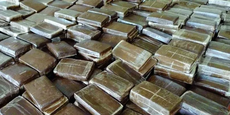 La police française met la main sur 5.9 tonnes de résine de cannabis et met la patte sur trois petites mains