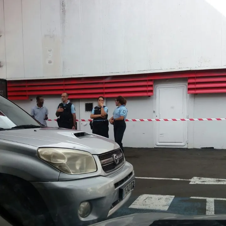 Alerte à la bombe à Géant Batelière à Schoelcher en Martinique