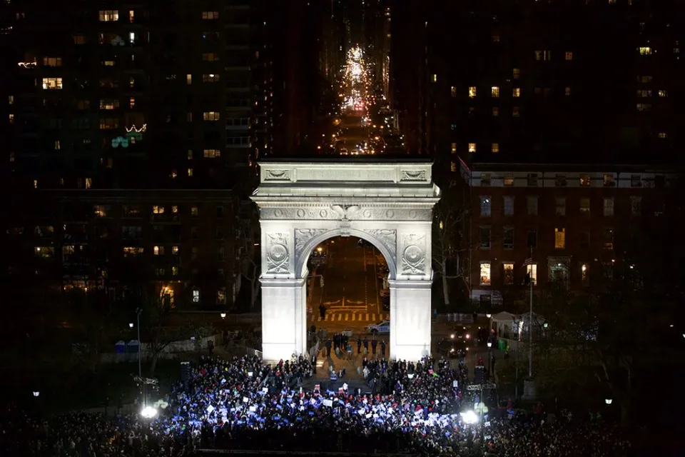 Sanders enflamme New-York