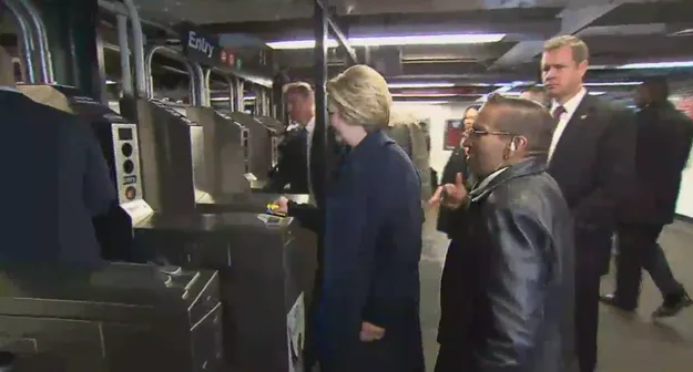 En terre inconnue : Hillary Clinton prend le métro + Top 3 français