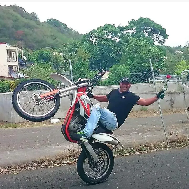 Manman mo kontan to...Mo to pou lavi