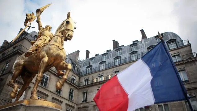 Quel est ce Guadeloupéen dans le meeting du Front National ? (vidéo lol)