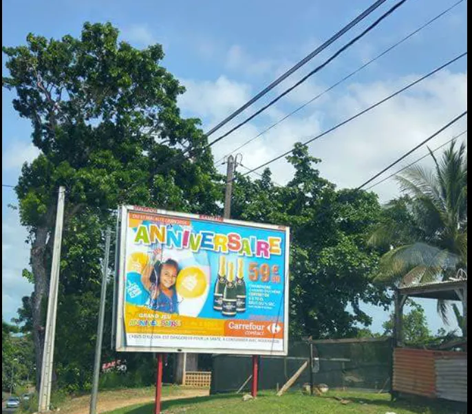 En Guadeloupe Carrefour tel un pédophile viole la Loi Evin