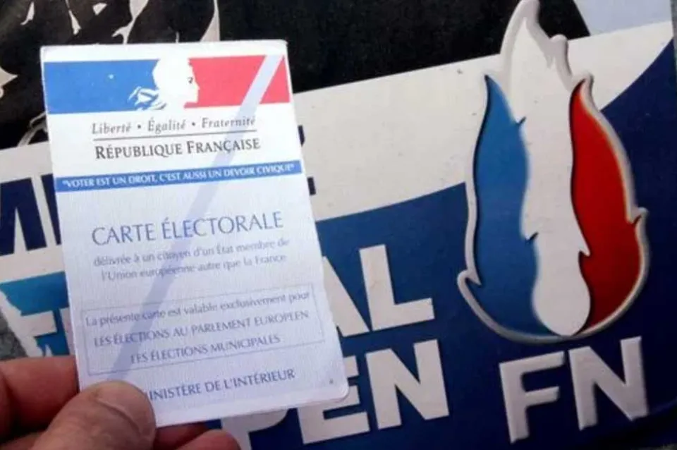 Un ex-cadre du FN parle. "Le parti avance masqué". (radio)