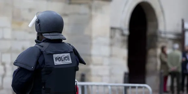 Les deux terroristes avaient des bracelets électroniques