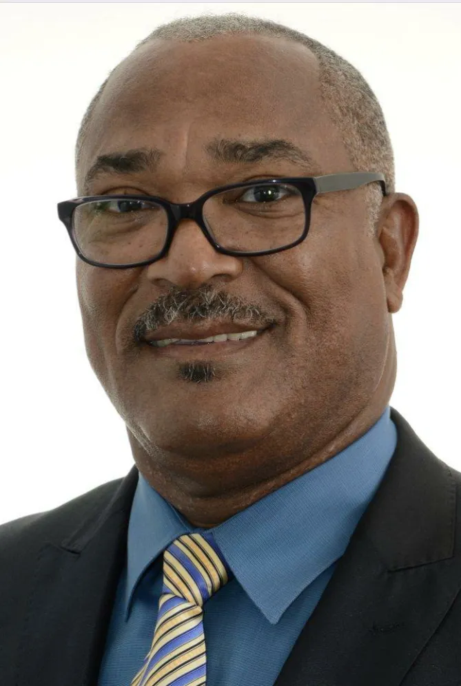 Bondamanjak souhaite un bon anniversaire à Athanase Jeanne-Rose