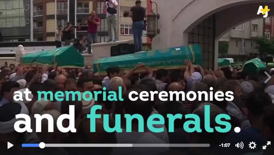 Enterrement des victimes de l'attentat d'Istanbul (vidéo)