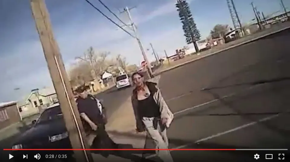 USA : La police descend une femme Amérindienne. 5 balles. (vidéo)