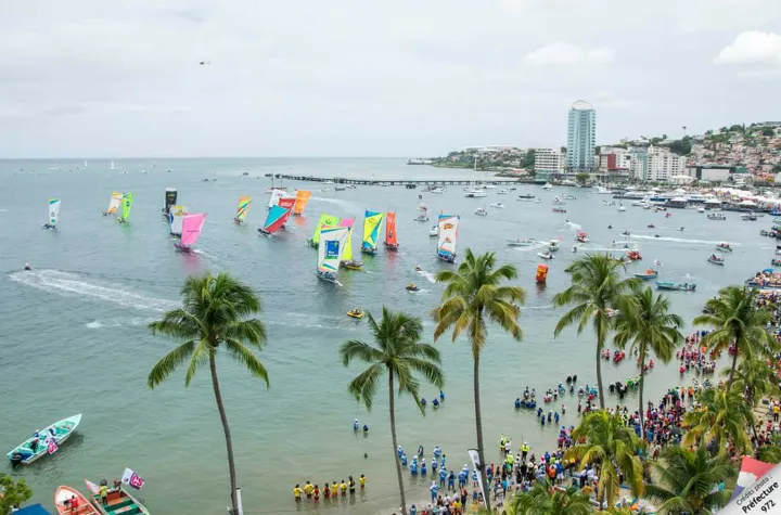 L'image du jour [01/08/16] Tour de la #Martinique des yoles rondes