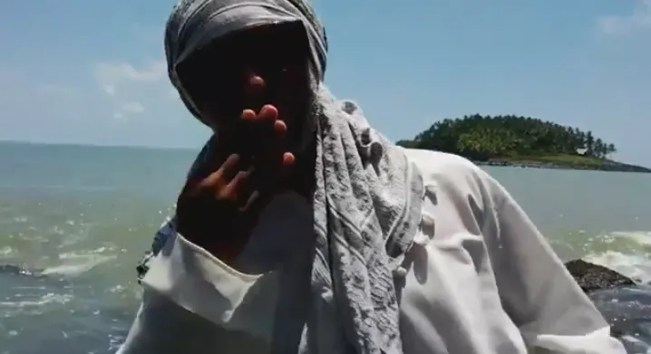 [VIDEO] : Un homme en burkini sur une plage en Guyane