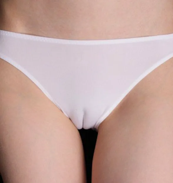 Après le burkini les maires veulent interdire le camel toe sur les plages de France