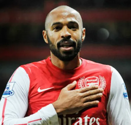 Thierry Henry la main sur le coeur