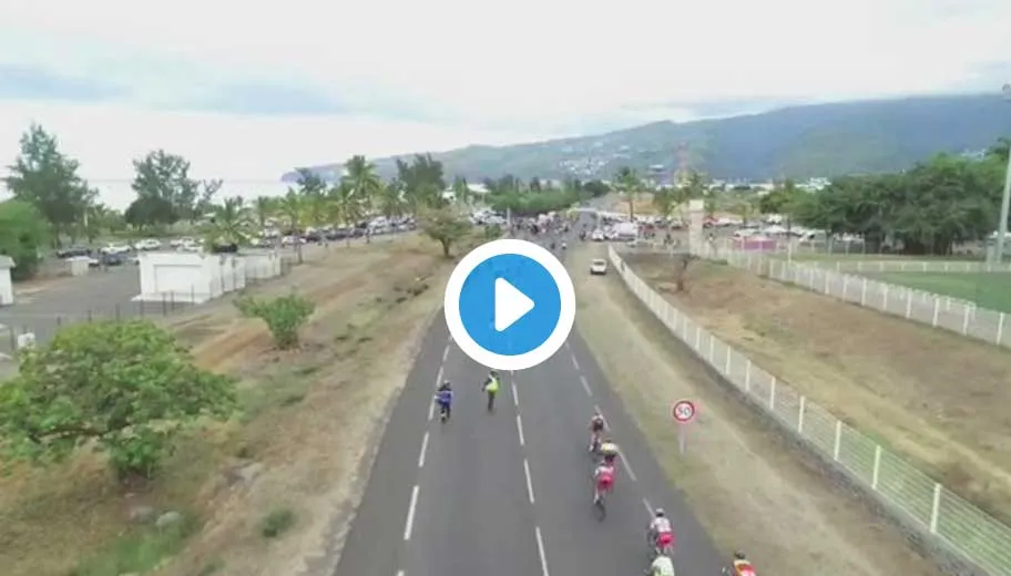 Tour cycliste de l'île de La Réunion le vivre ensemble pédale dans le rougail saucisse (vidéo)
