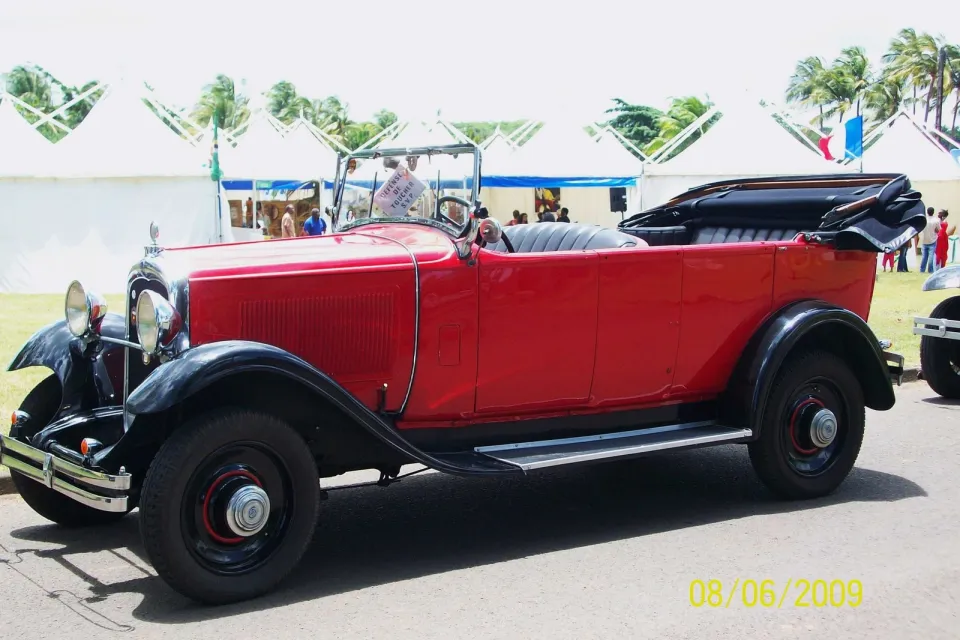 Exposition de voitures anciennes - Journées Européennes du Patrimoine 2016 (Guadeloupe)