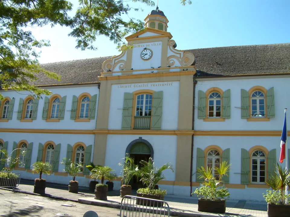 Hôtel de ville de Saint-Pierre : Découverte originale d'un ancien magasin de la Compagnie des Indes - Journées Européennes du Patrimoine à la Réunion