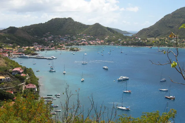 Randonnée pédestre dans les rues de Terre de Haut sur fond artistique - Journées Européennes du Patrimoine 2016 (Guadeloupe)