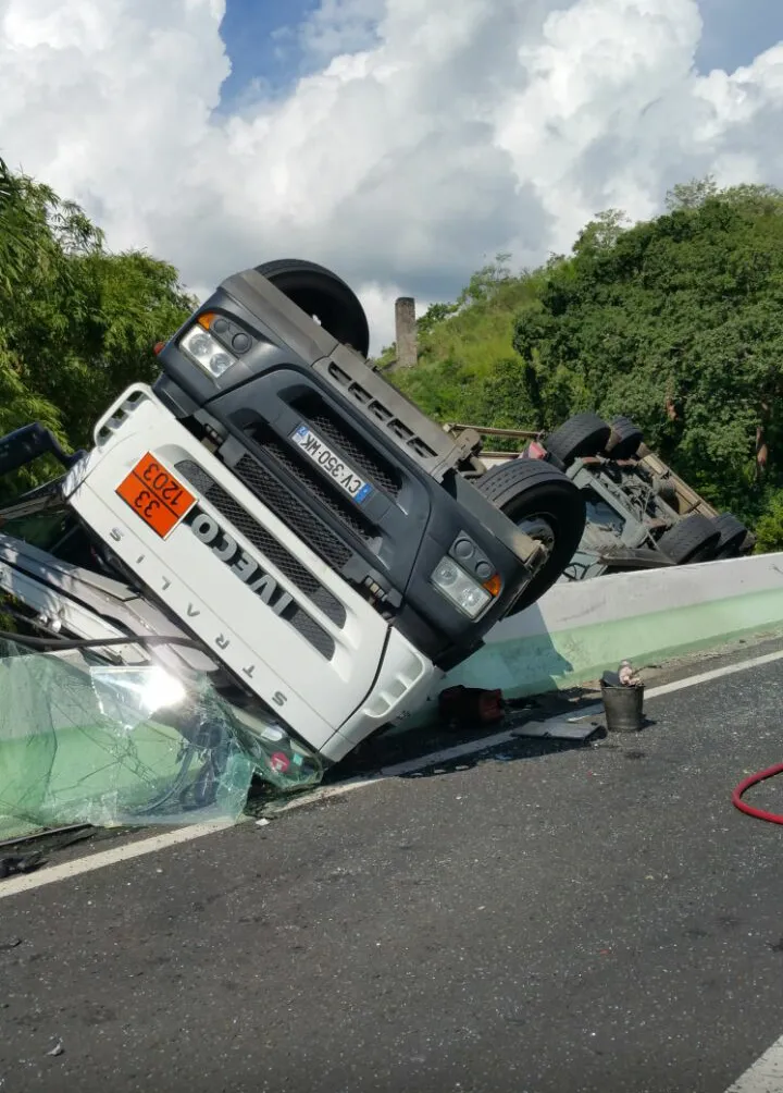 Spectaculaire accident au Carbet en Martinique