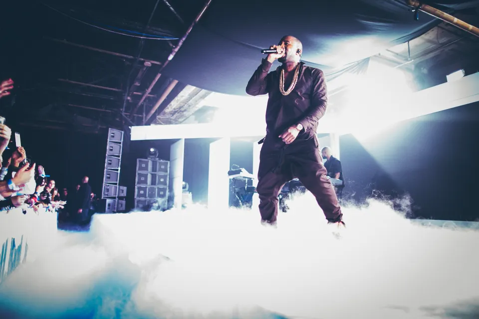 [Breaking] Kanye West arrête son concert à New-York et quitte la scène pour "une urgence familiale"