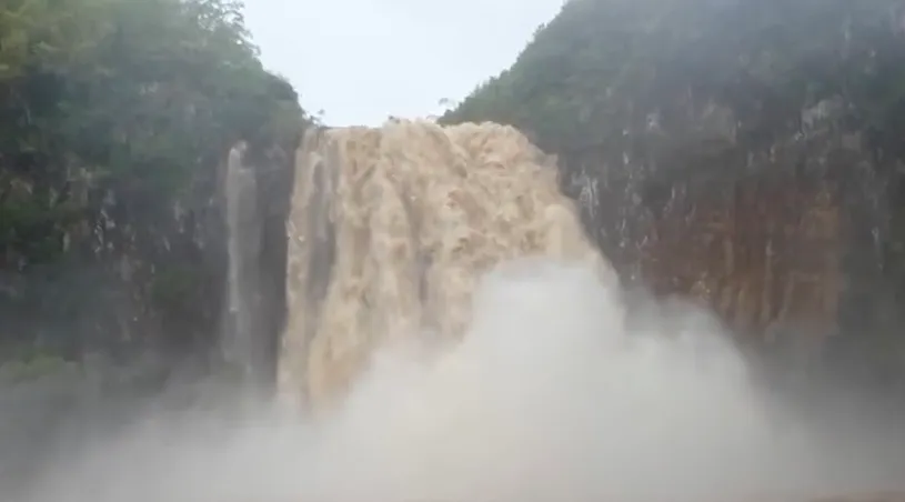 Cascade Niagara à l'île de La Réunion