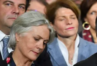 Penelope Fillon n'avait pas de badge à l'Assemblée nationale mais la femme de l'ascenseur du député Nilor en a un.  Claude Bartolone tu dis quoi ?