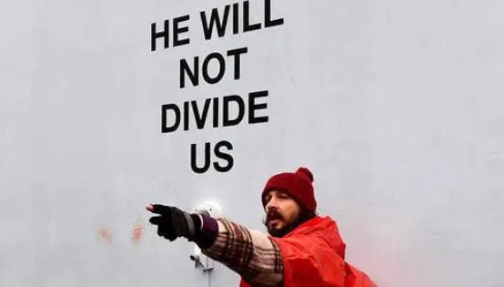 Shia LaBeouf arrêté à New York pendant un live anti-Trump