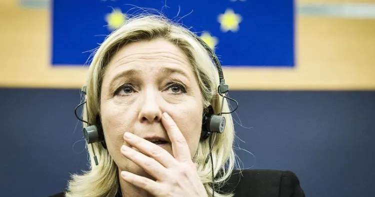 Va t-on également vers un Marinegate ?  Fillon n'est pas le seul à être empêtré dans une sombre histoire d'assistant parlementaire  Marine Le Pen est sommée de payer 340.000 euros.
