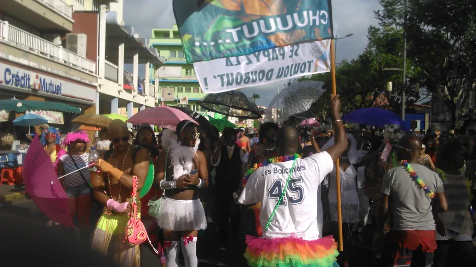 Carnaval 2017 en Martinique : le groupe Chuuuut brise le silence bavard