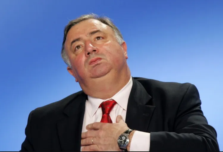 Penelopegate  : Gérard Larcher très inquiet. « Larcher lâche Fillon », cette information l'a fait sauter du lit de bon matin. Il dément