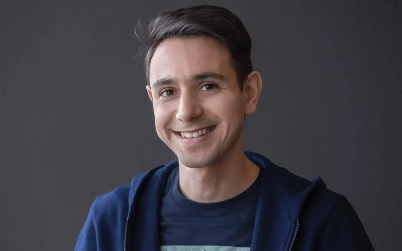 Vous voulez immigrer au Canada ? Cet immigrant iranien vous rendra un fier service