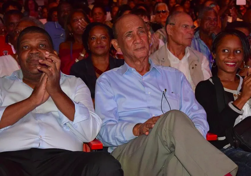Hé bé...hé bé...Bordelais alias "la Martinique va souffert" faisait le nombre au meeting de Hamon