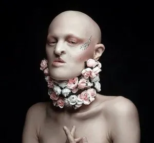 MELANIE GAYDOS, LA MANNEQUIN QUI REVENDIQUE SA PLACE