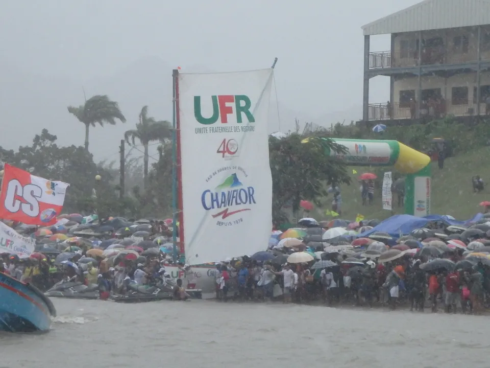 Tour de la Martinique des yoles rondes : UFR/Chanflor en mode remontada